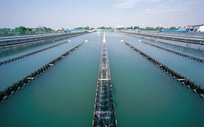 衡阳自来水厂
材料选用：CSP防腐防水涂料
使用面积：200亩